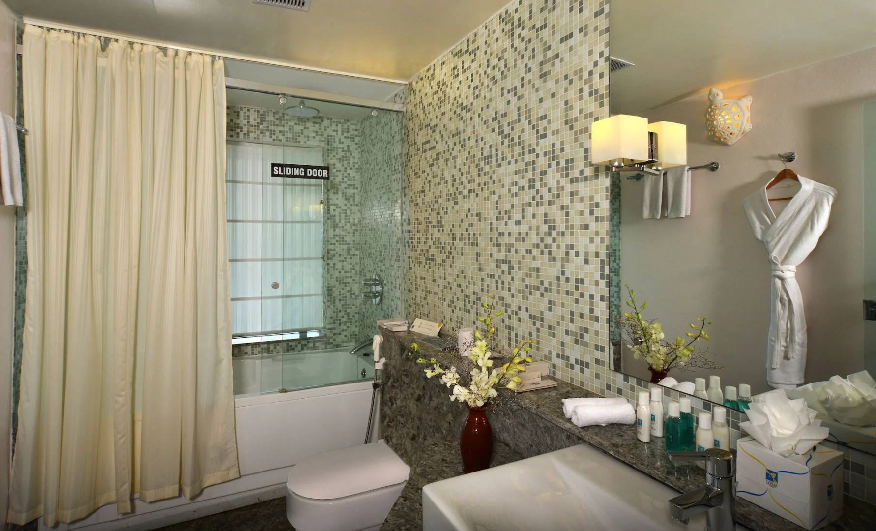 Gokulam Grand Turtle On The Beach