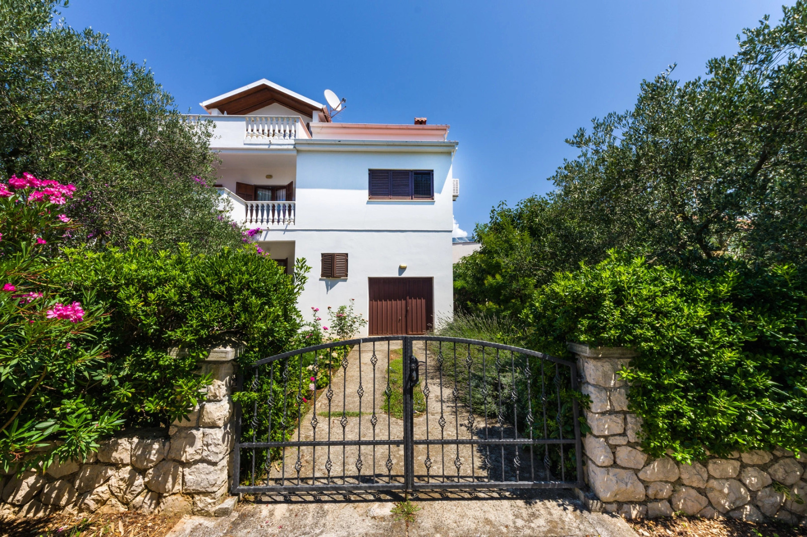 Apartment Pupa - nice family apartments: A2 Mihael Petrcane, Zadar riviera