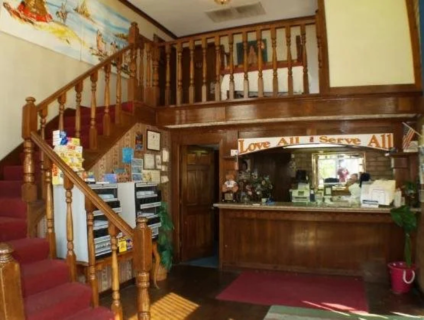 Victorian Inn & Suites