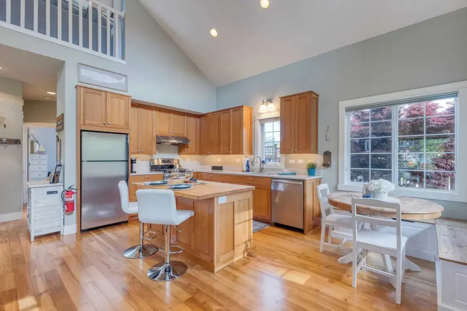 Sunny Backyard, Fireplace, Coastal Access in Peaceful Neighborhood Near Shopping