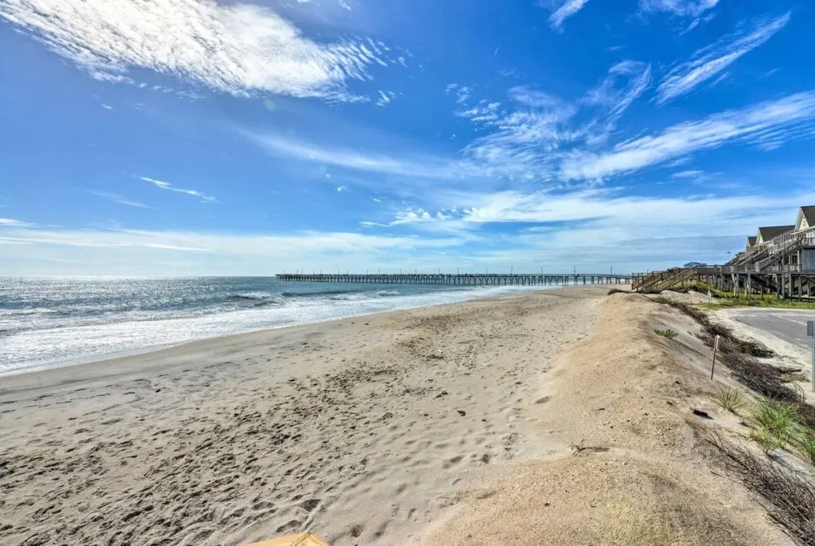 Airy Oceanfront Condo: Beach Views & Pool Access!