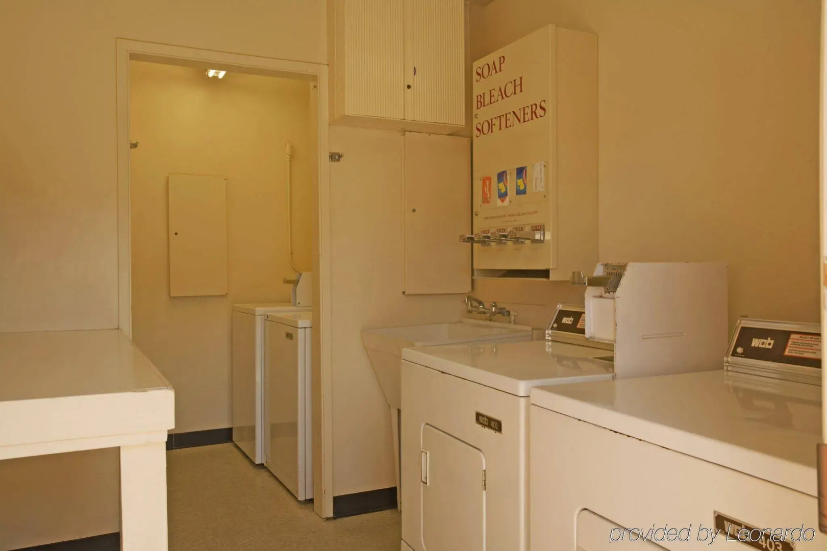 Red Roof Inn & Suites Monterey