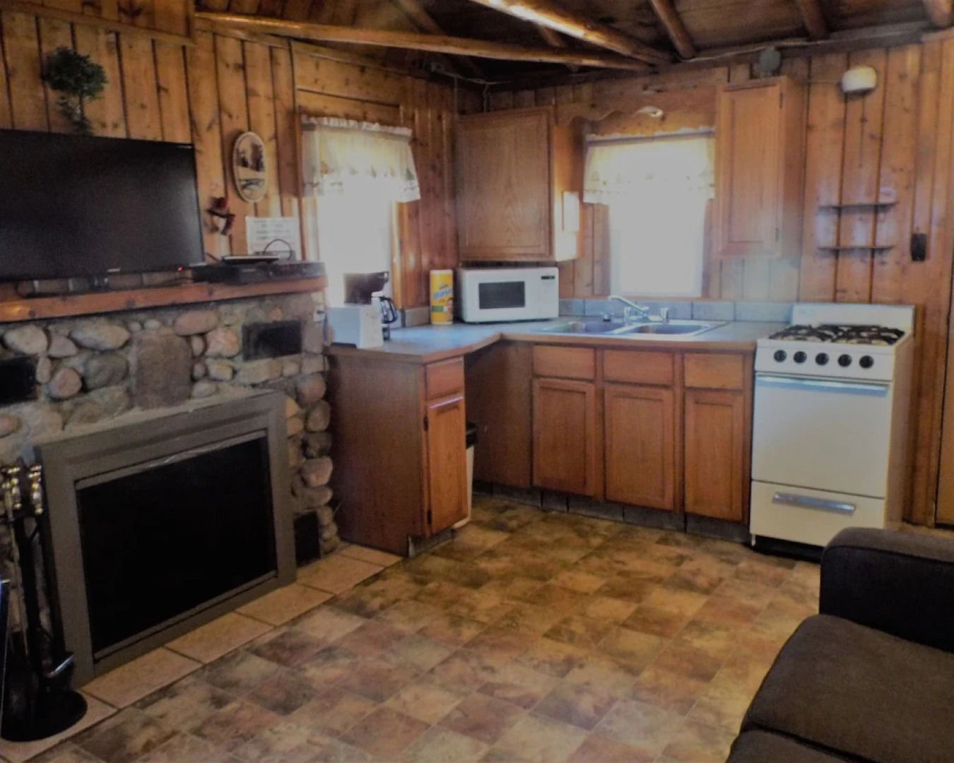 Crooked Lake Resort Cabin 2: (Lilypad Landing ) Holiday home 2 BestSta