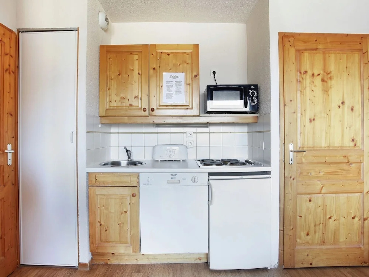 Rustic Studio in Wooded Area at 50 m. From the ski Lift