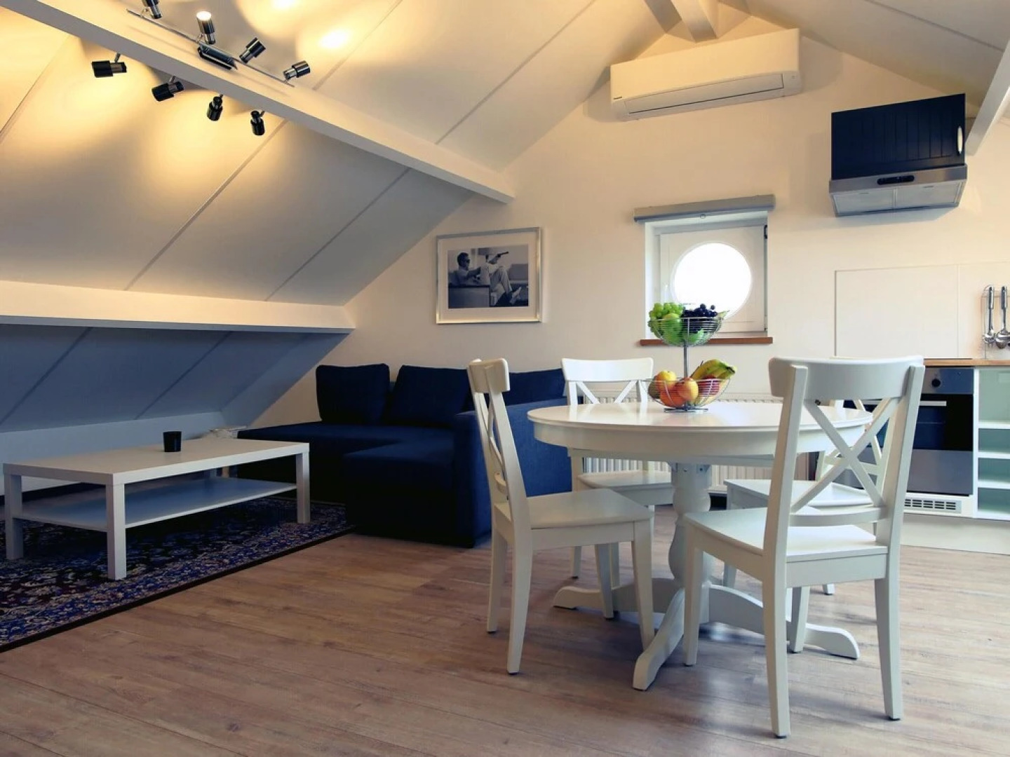 Apartment with One Bedroom in Waterloo, with Wifi