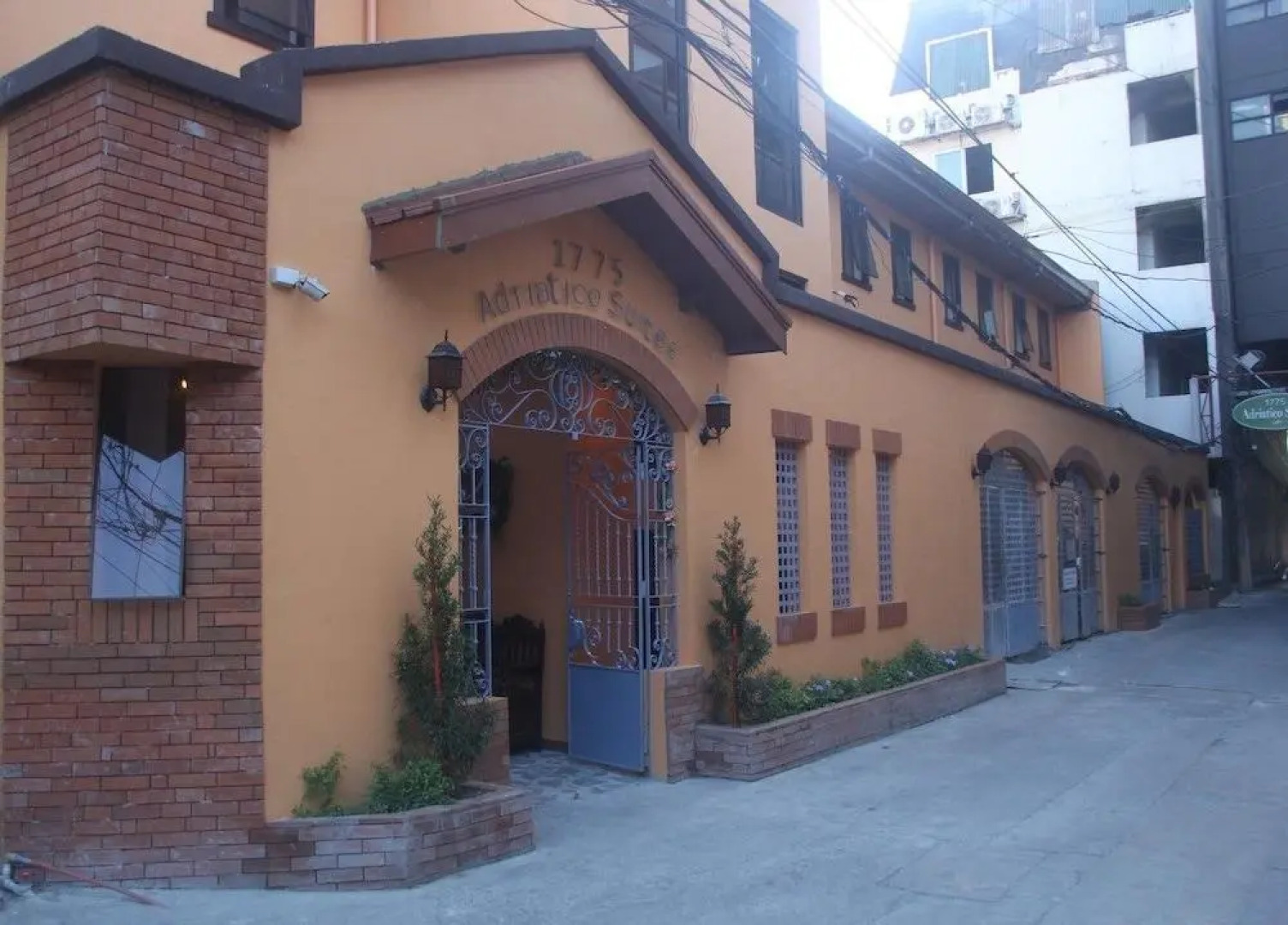 1775 Adriatico Suites