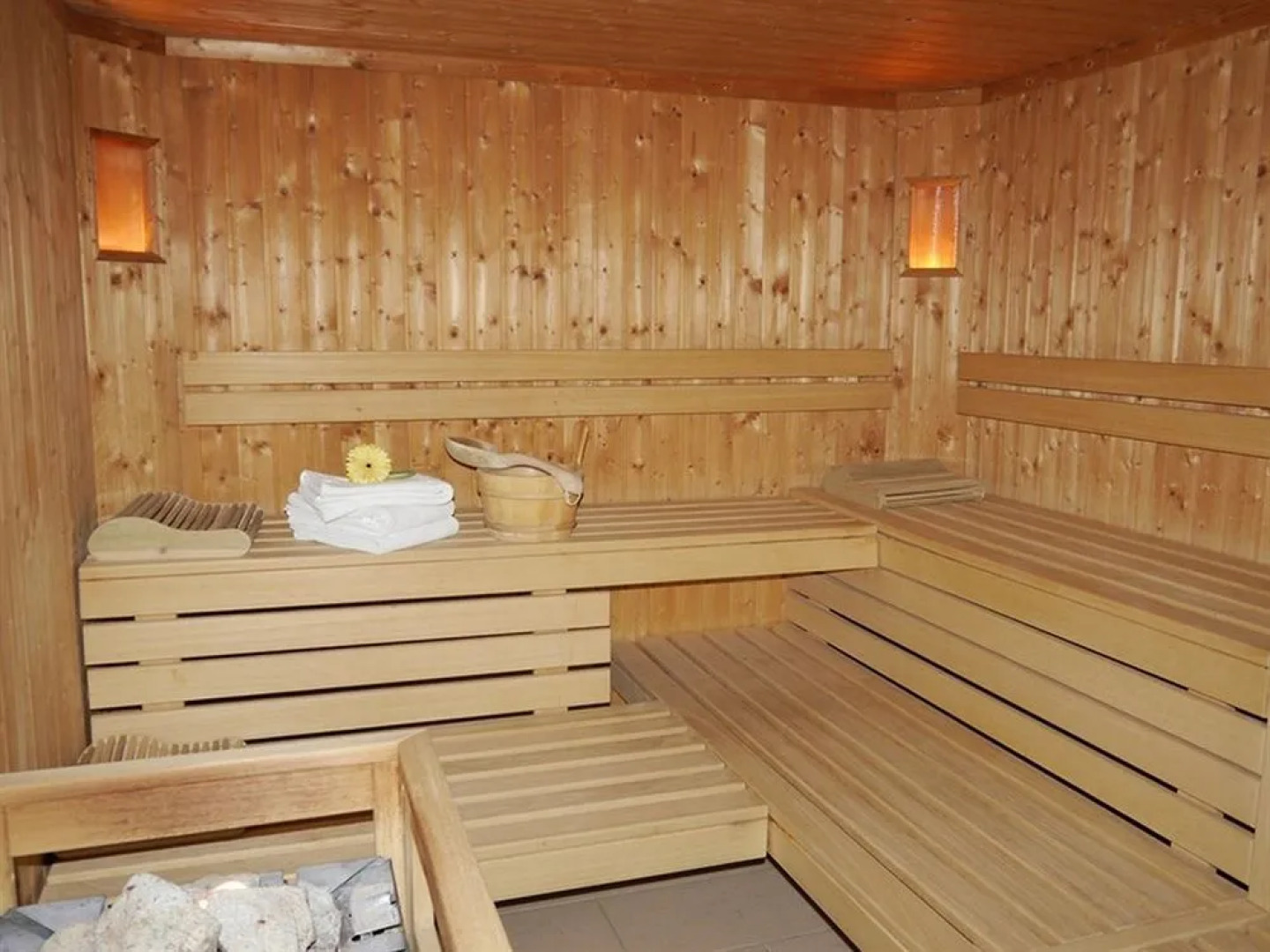 Aparthotel Familiaris - Family Apartments - Pools & Spa in the Dolomites