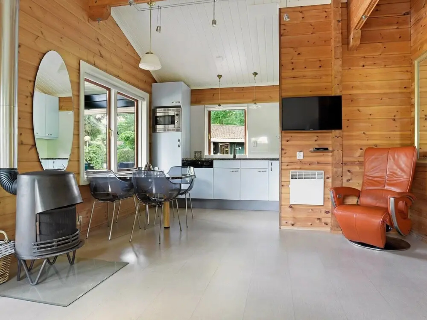 Finnish Chalet with Private Garden & Sauna near Veluwe