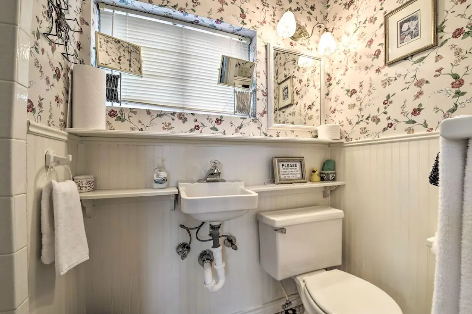 The Lilly House: Historic Glen Rose Home w/ Porch!