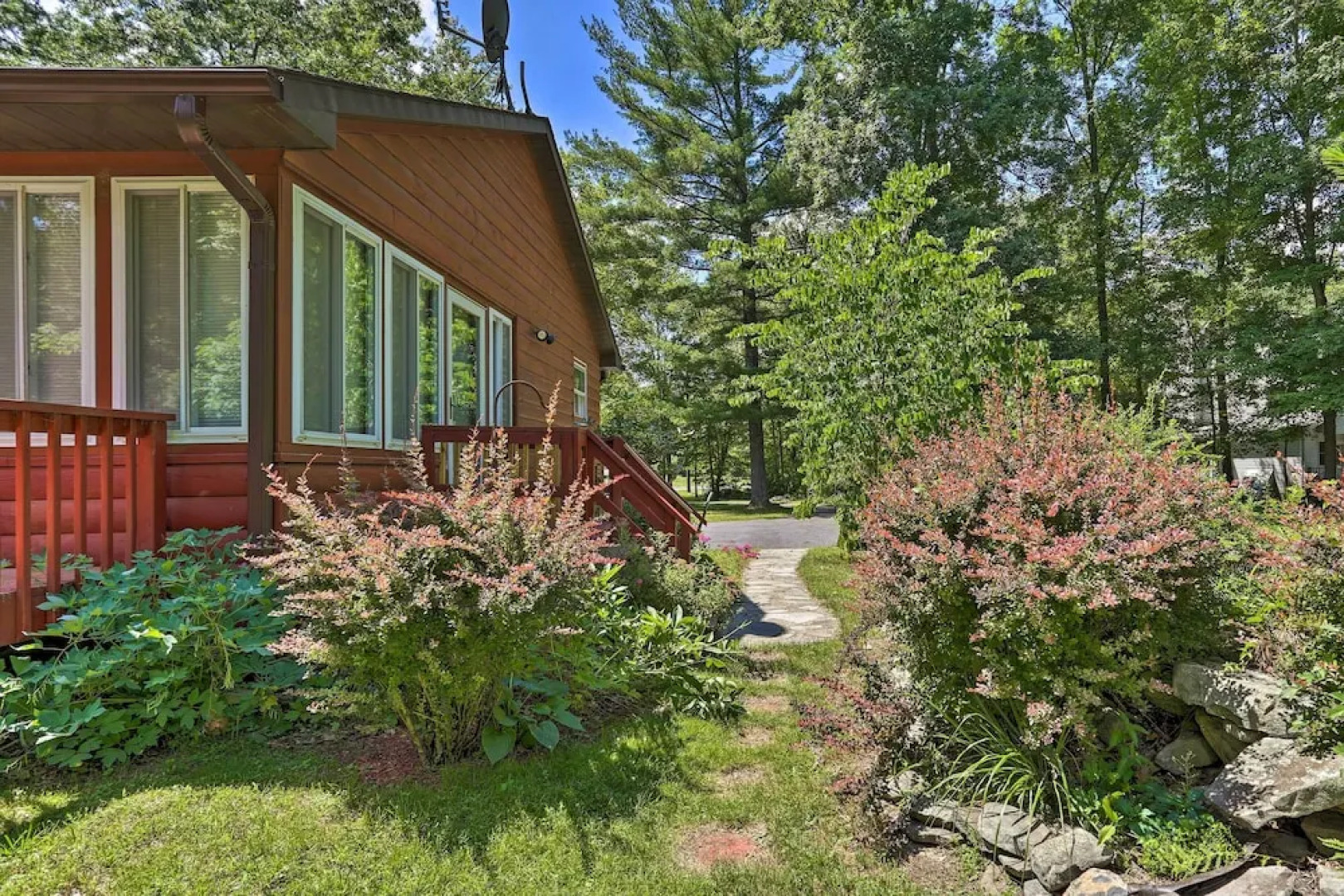 Hike + Ski: Log Cabin in East Stroudsburg!