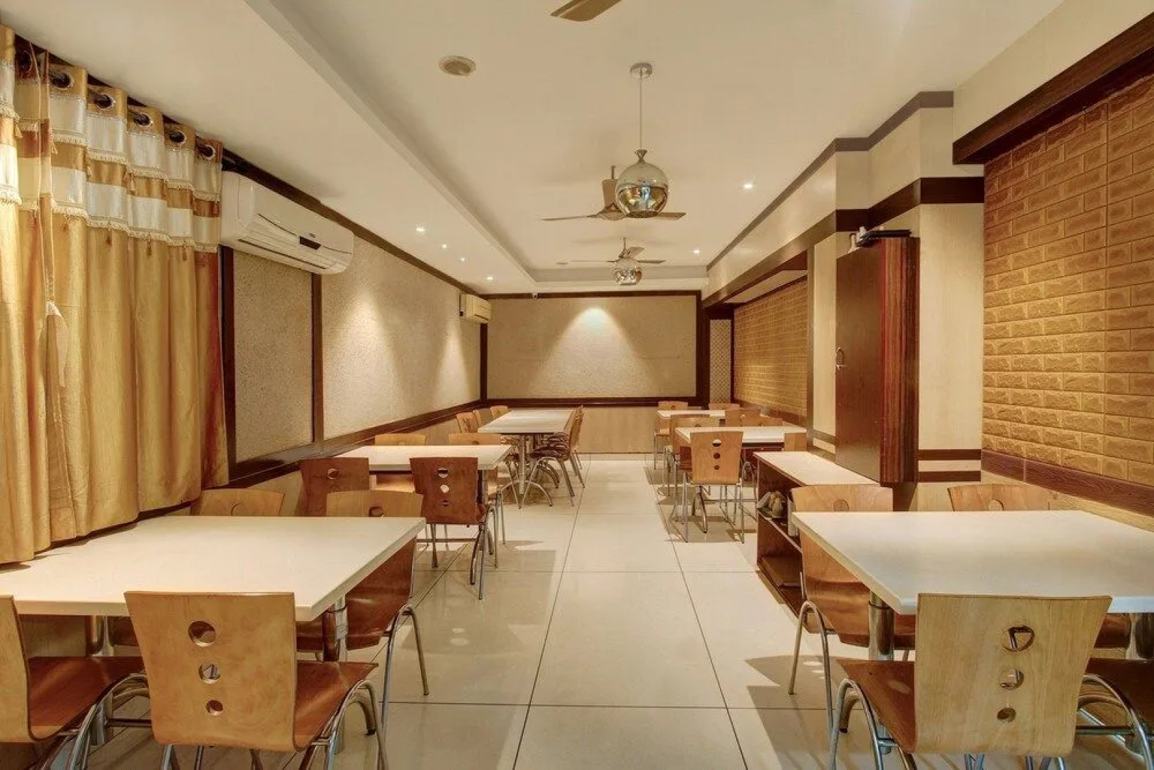 Oyo 5342 Motel Gajraj Continental A Unit Of Gajraj Hotels Pvt Ltd