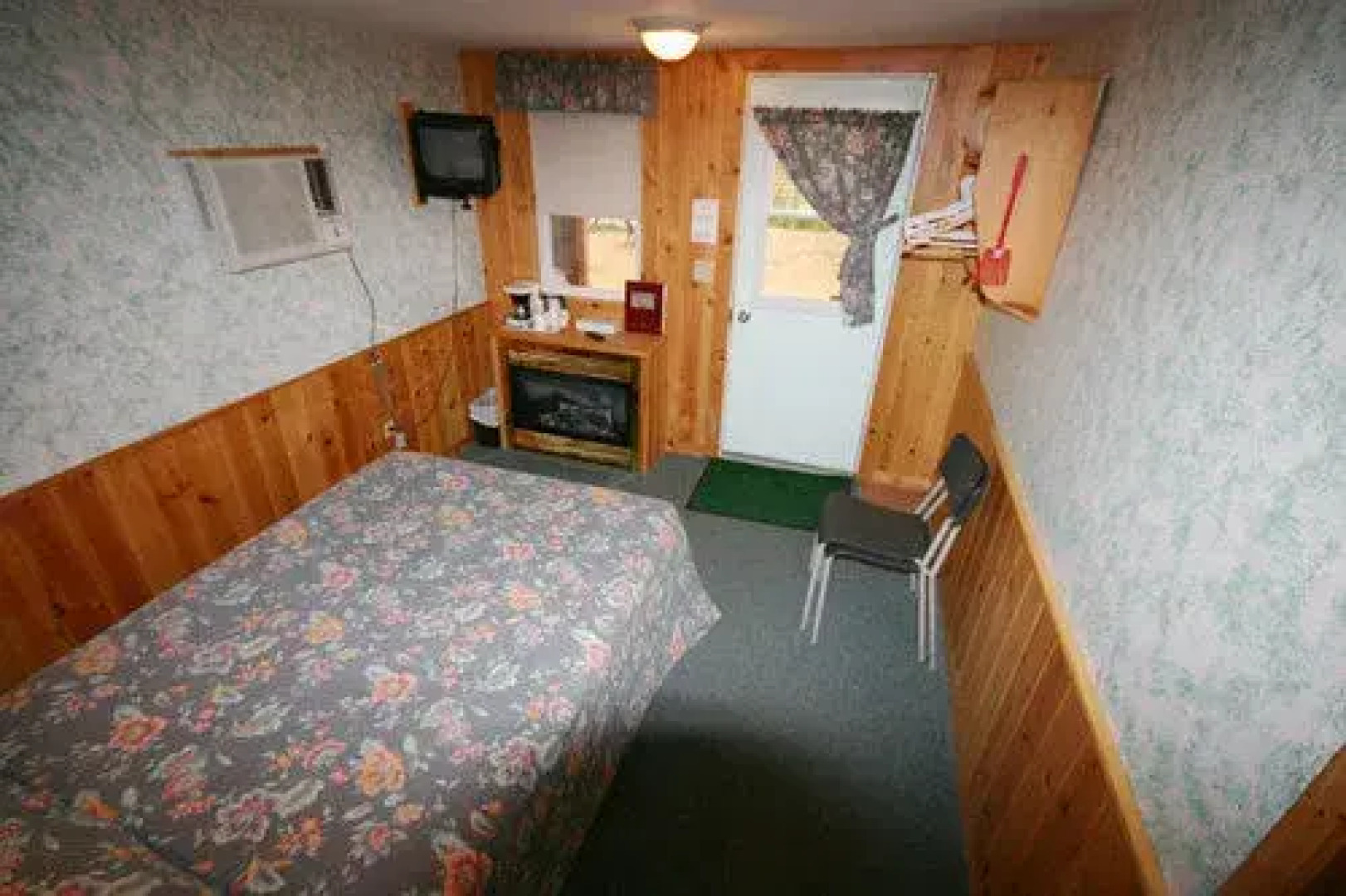 Spectacle Lake Lodge