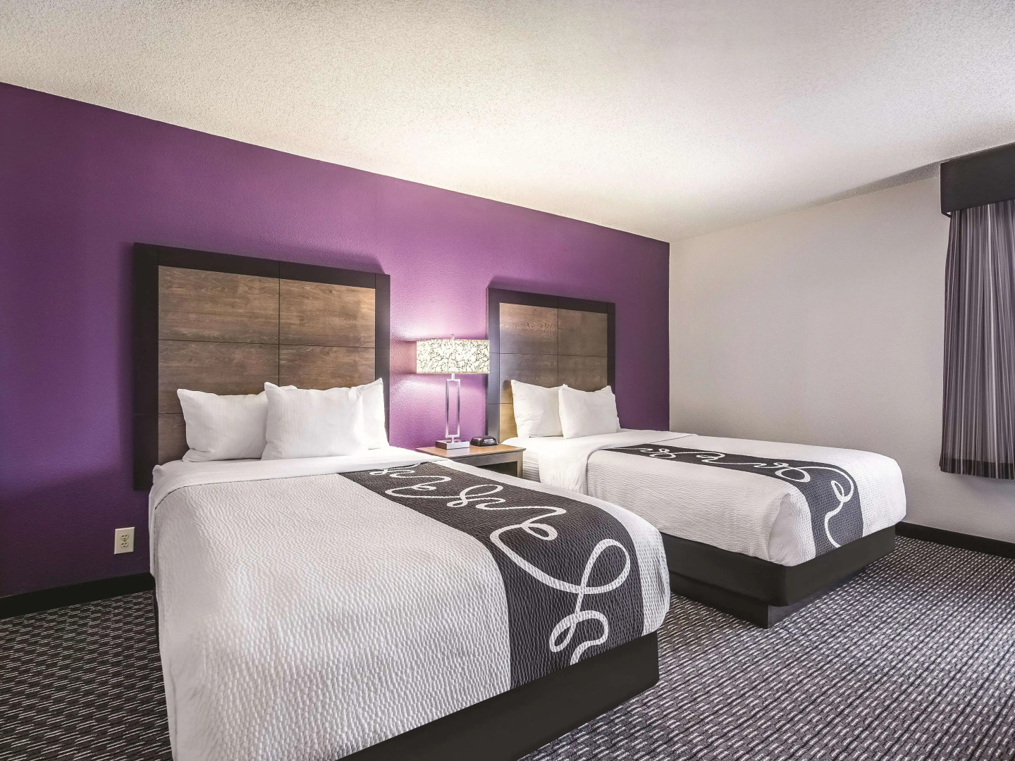 La Quinta Inn & Suites by Wyndham Hartford - Bradley Airport