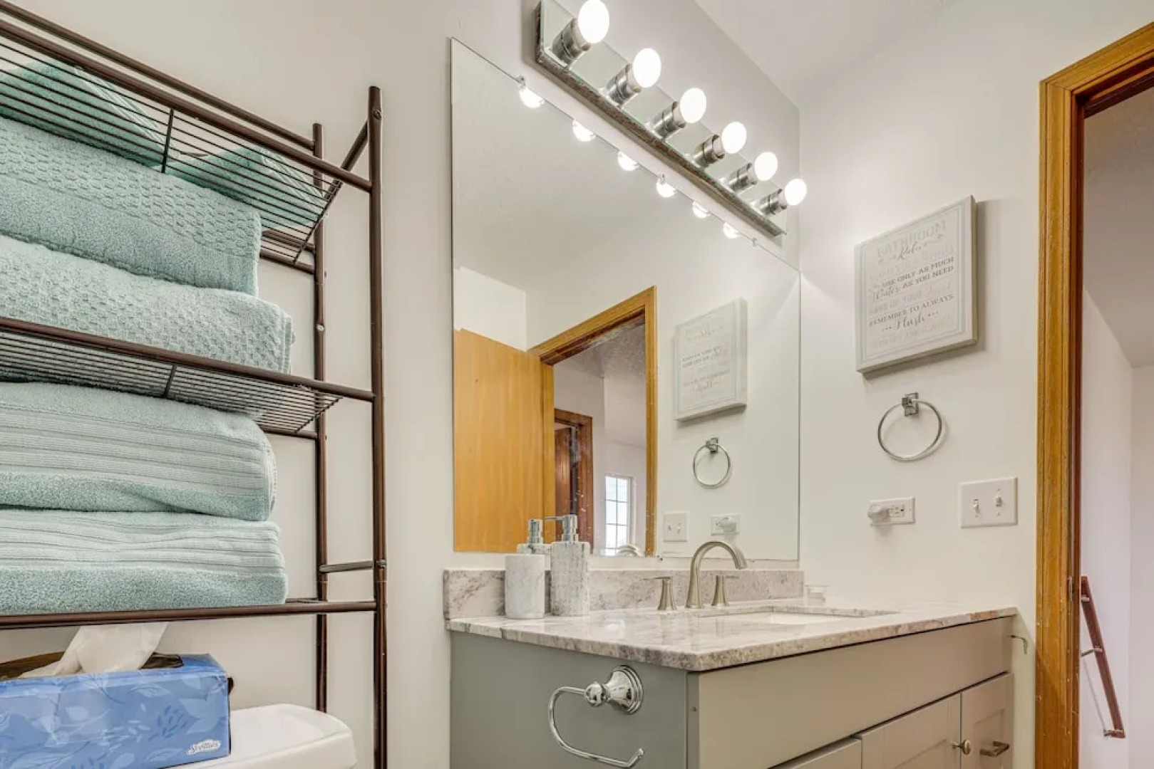 Bourbonnais Townhome ~ 3 Mi to ONU Campus!