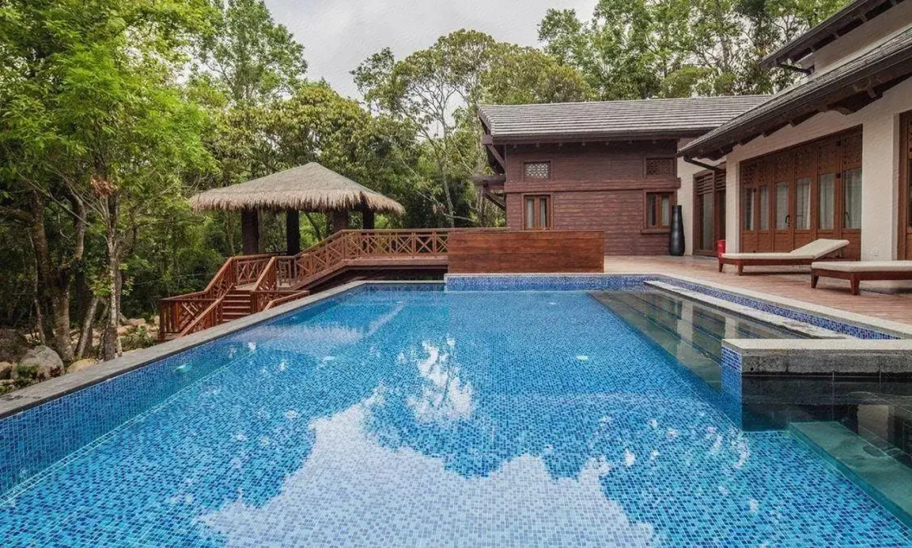 Wuzhishan Yatai Rainforest Resort Hotel