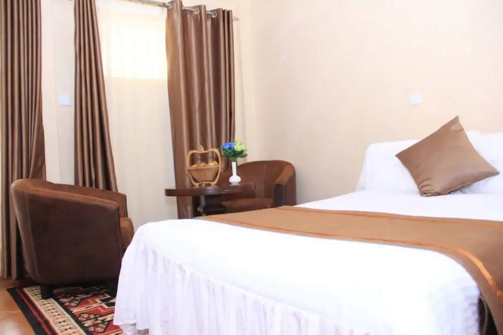 Mountain Breeze Hotel