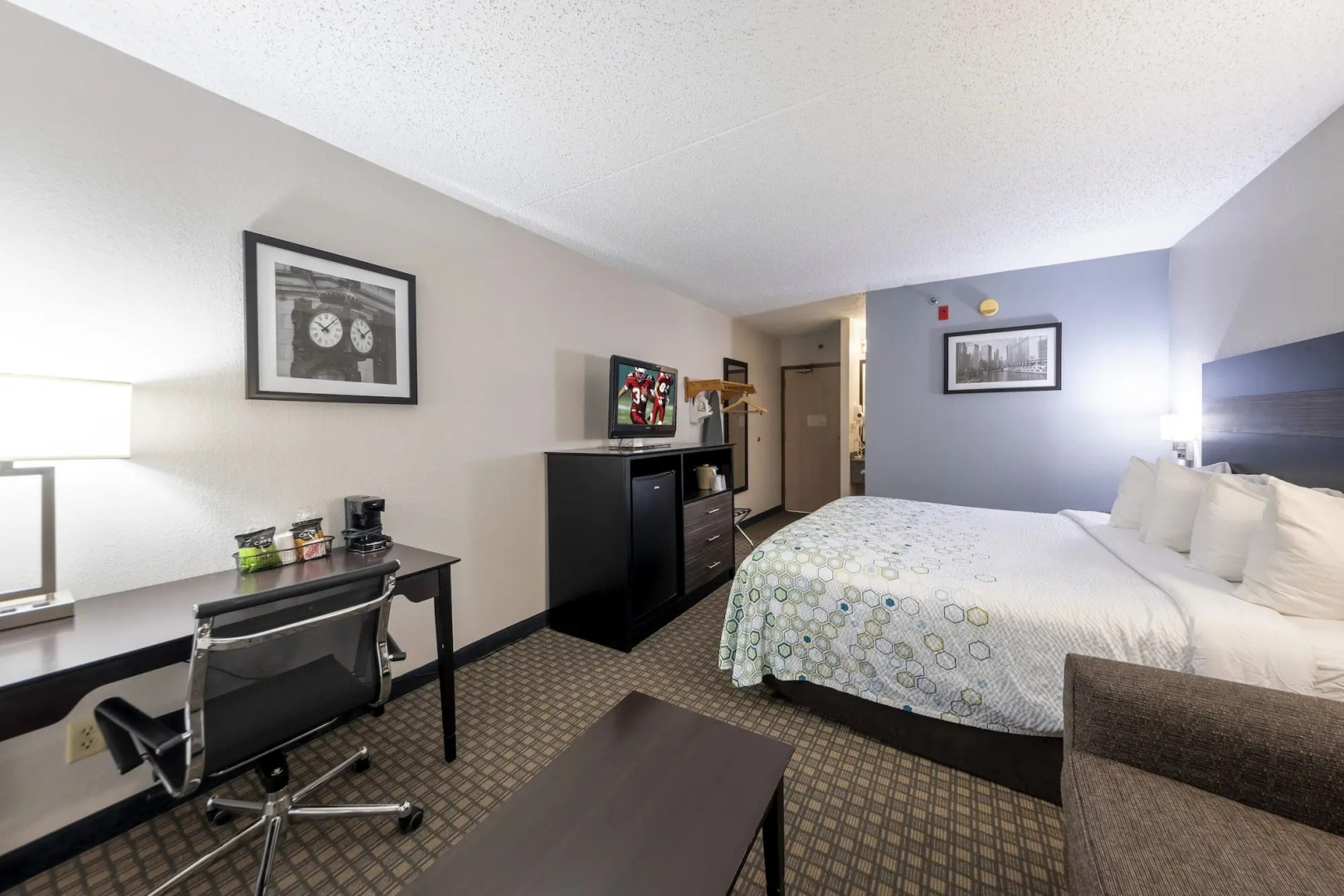 HomeTown Inn by Red Roof East Syracuse