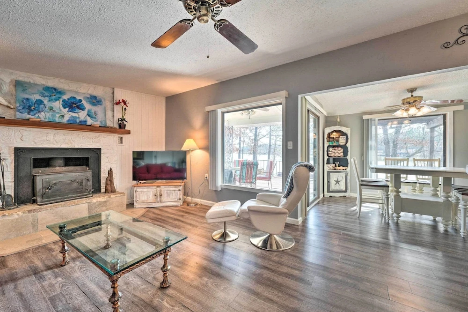 Lakefront Vacation Rental w/ Deck & 2 Docks!