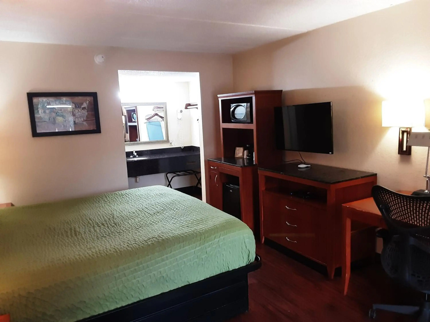 Econo Lodge Inn & Suites Griffin North