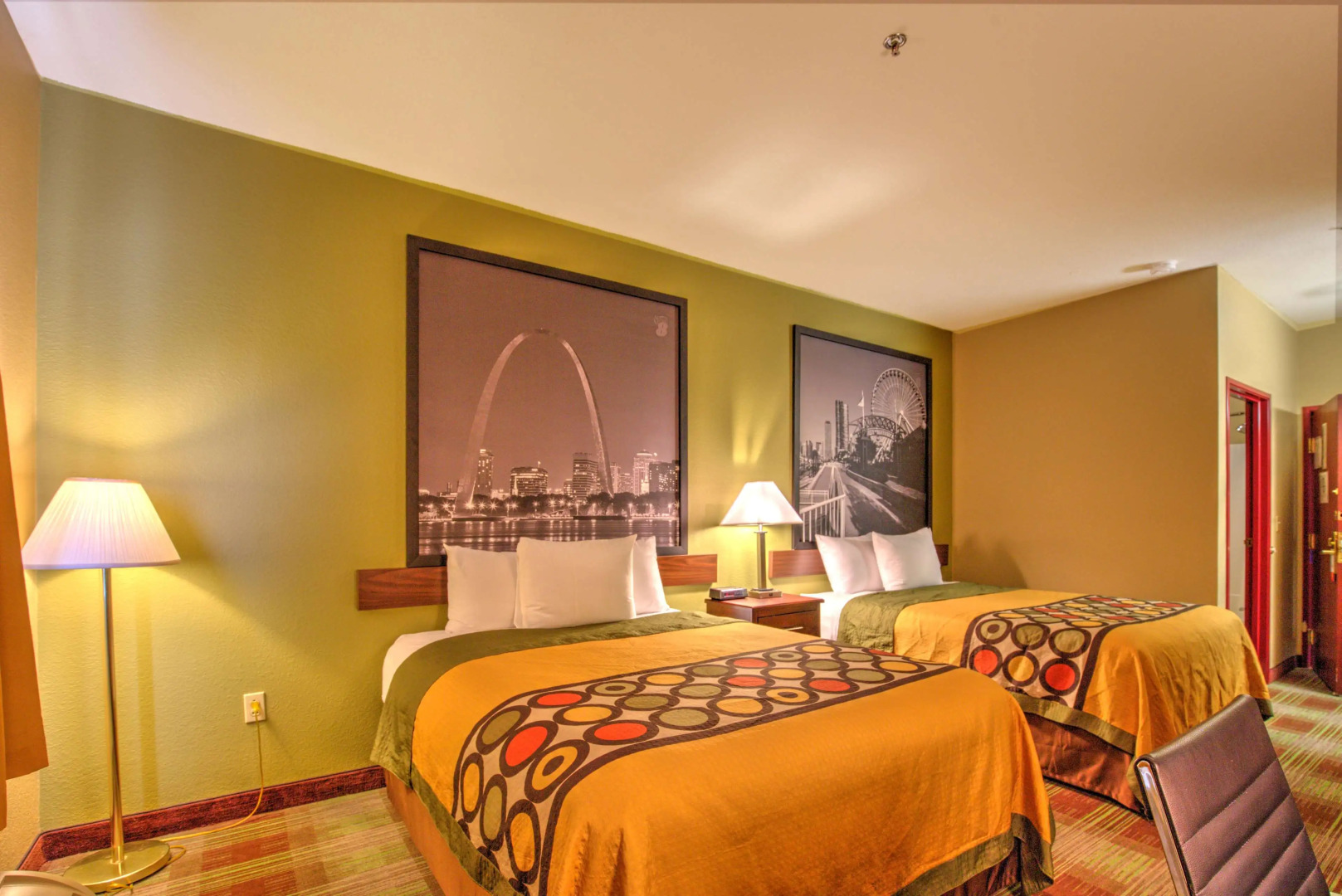 Super 8 by Wyndham Waterloo