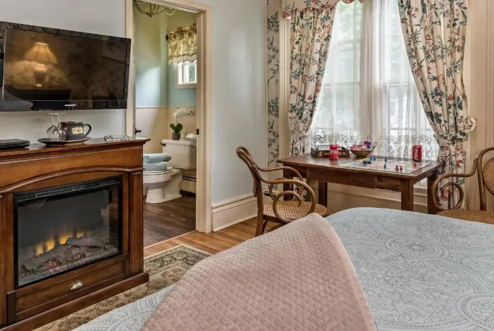 Silver Heart Inn and Cottages