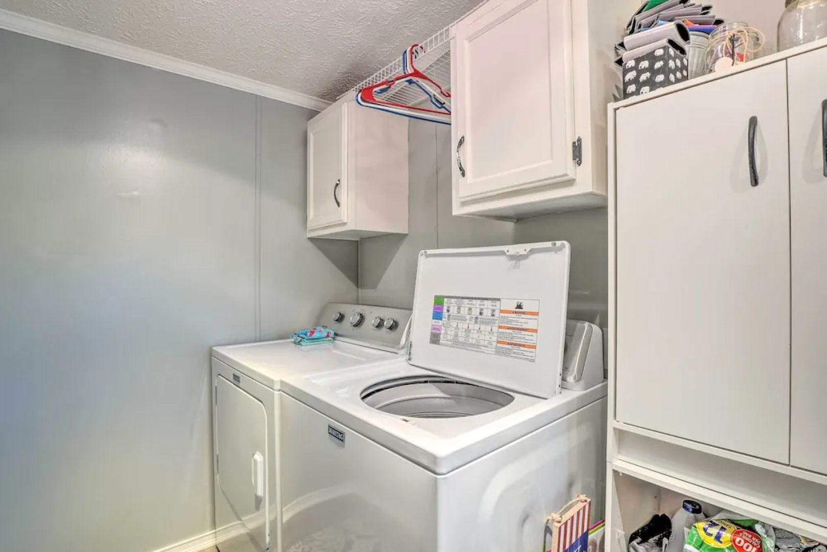 Noteworthy Cabin: Grill, Walk to Beaver Lake!