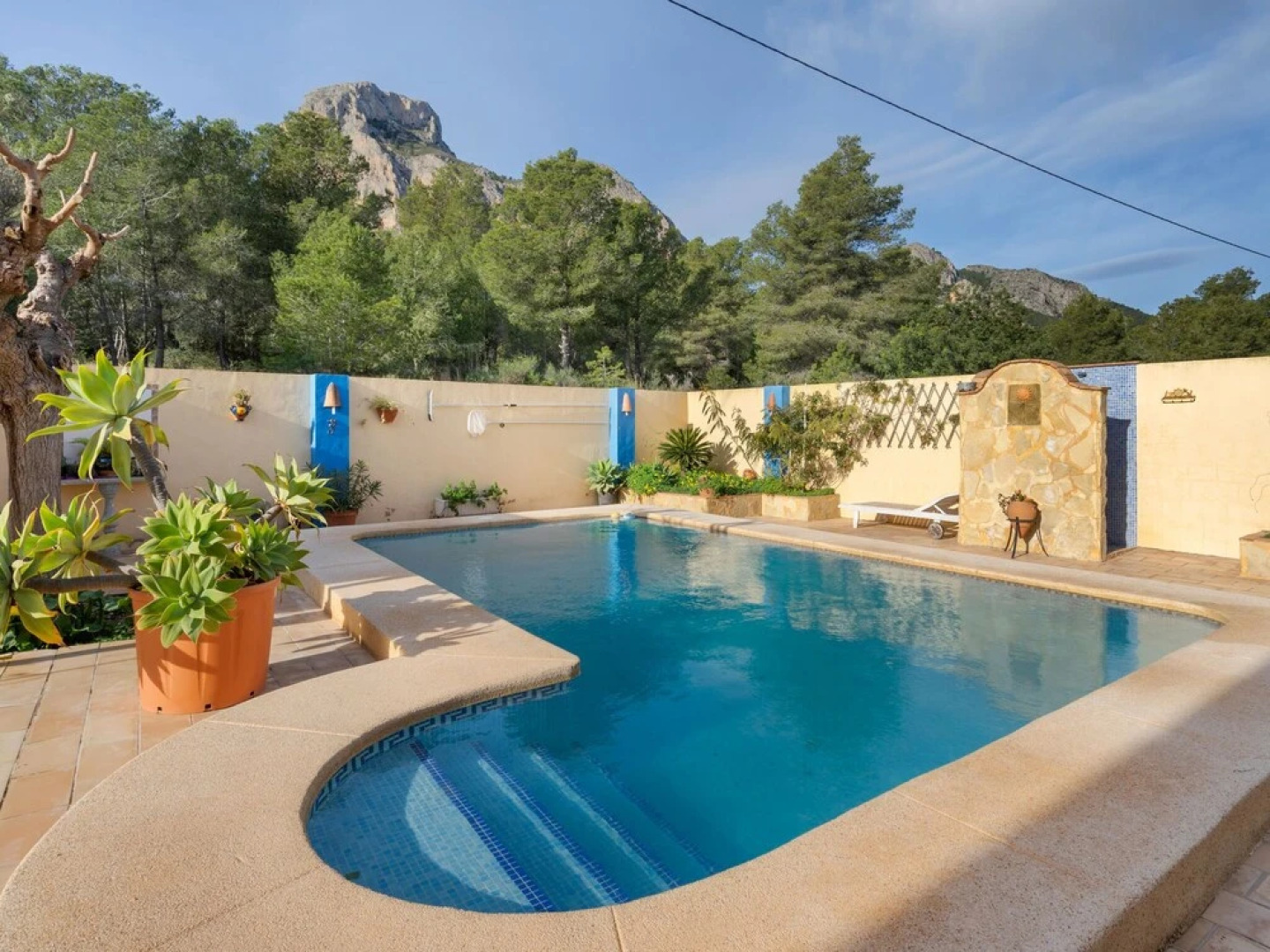 Lovely Chalet in Polop With Swimming Pool