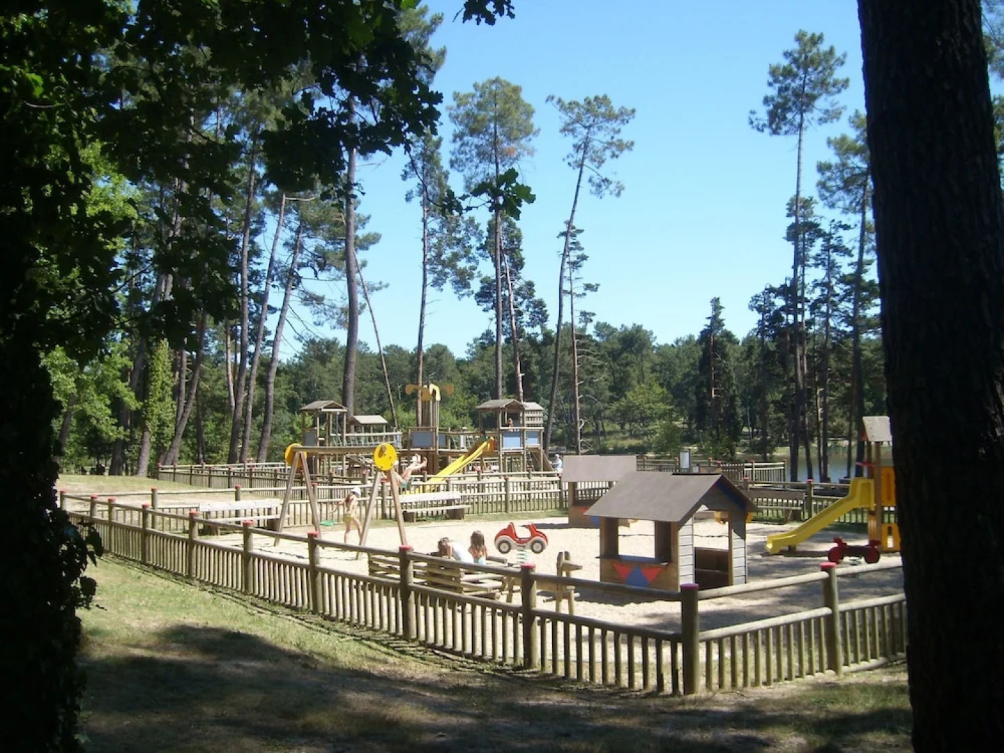 Le Cerisier, Manoir de Longeveau
