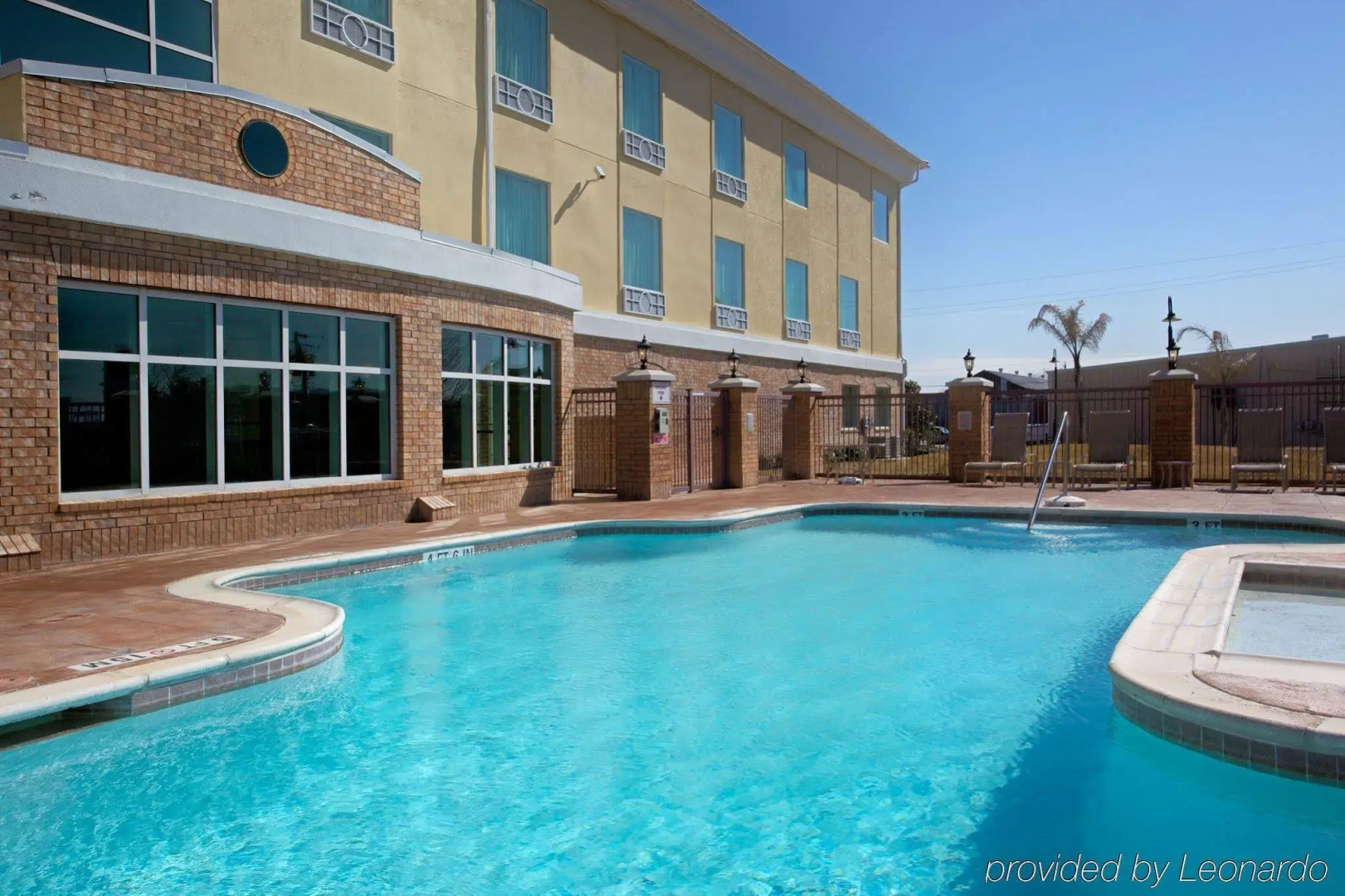 Holiday Inn Express Hotel & Suites Pearland by IHG