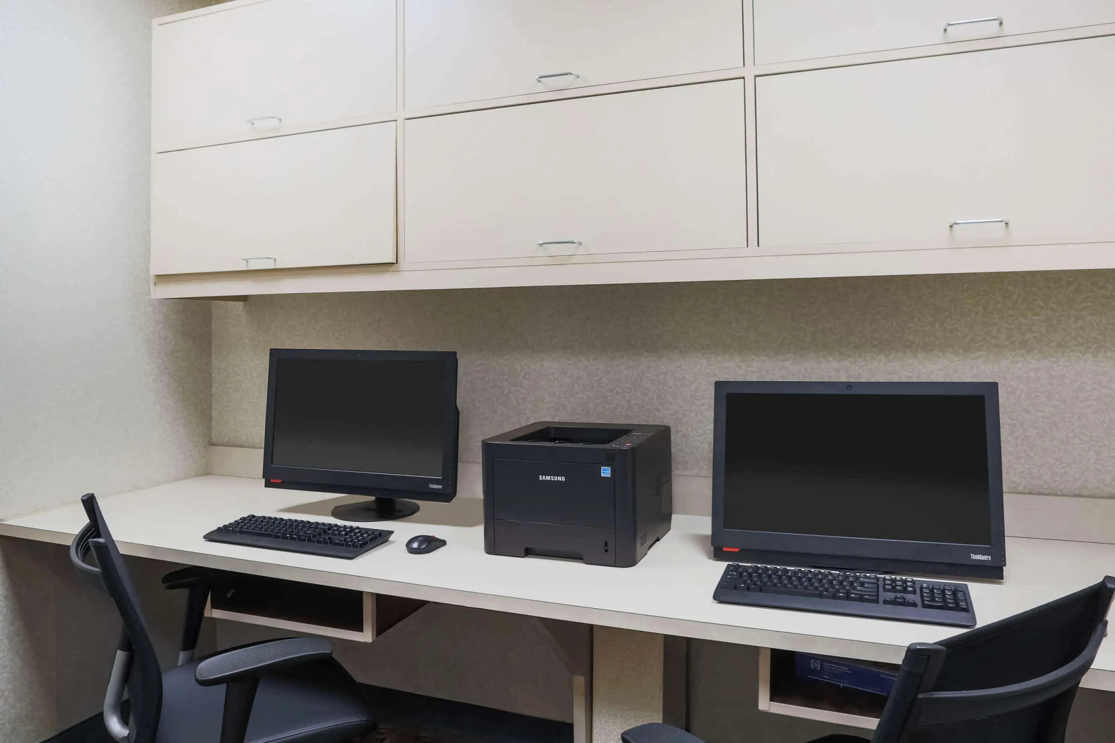 La Quinta Inn & Suites by Wyndham Islip - MacArthur Airport