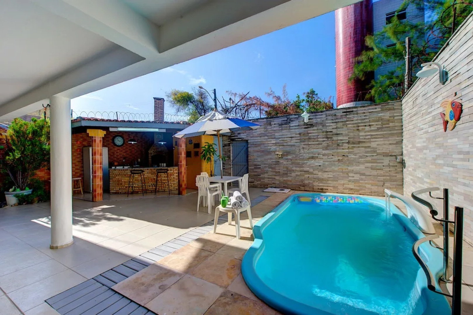 Casa com piscina privativa perto do mar