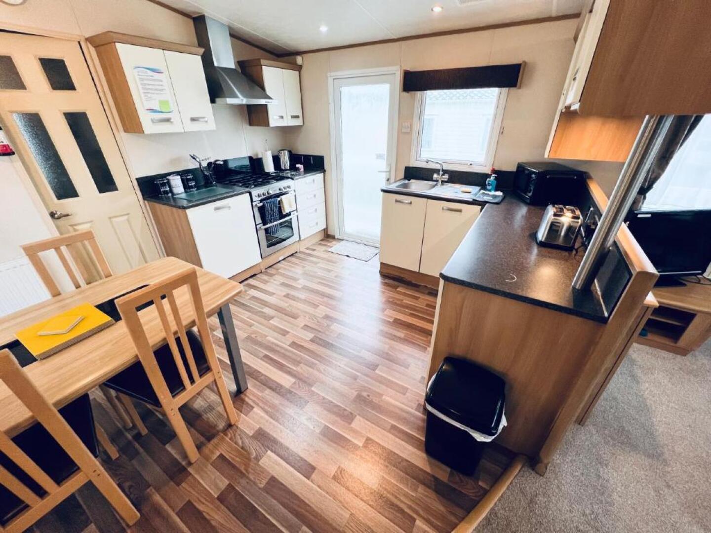 Luxury 2 Bedroom Caravan LG39, Shanklin, Isle of Wight