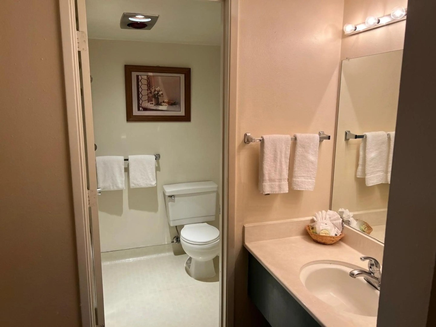 Hardman House Inn & Suites