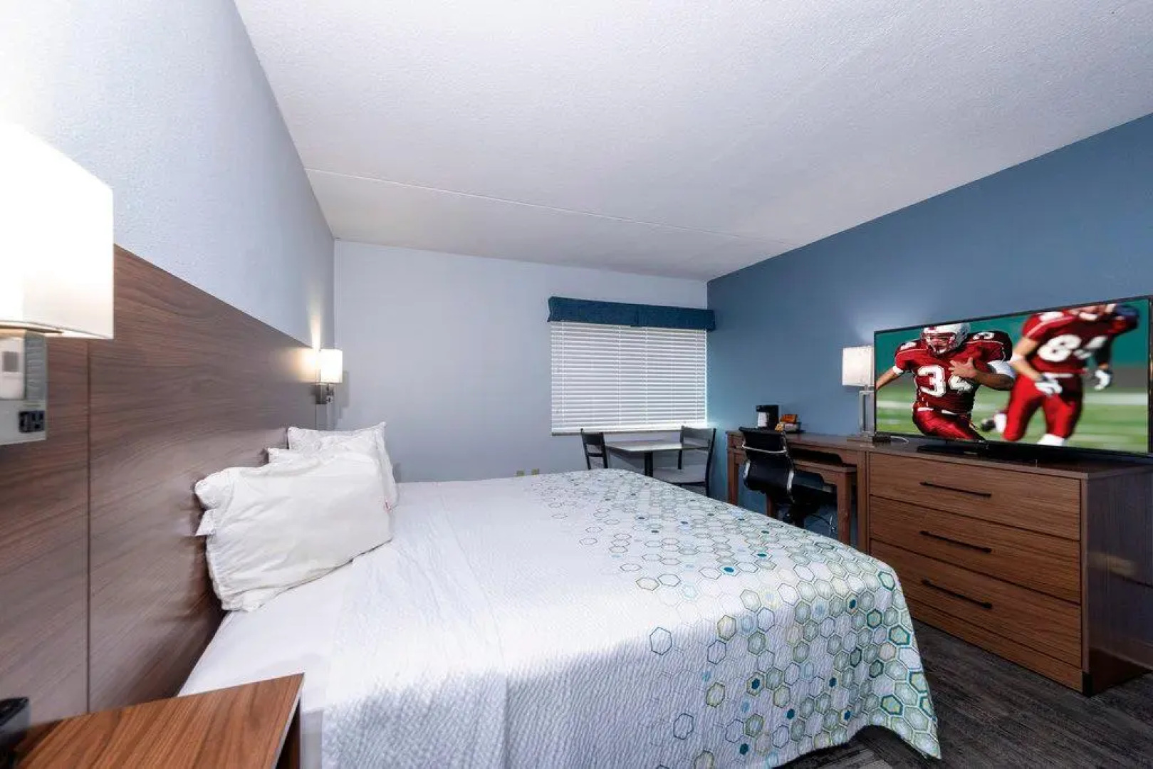 HomeTowne Studios by Red Roof Wilmington - New Castle