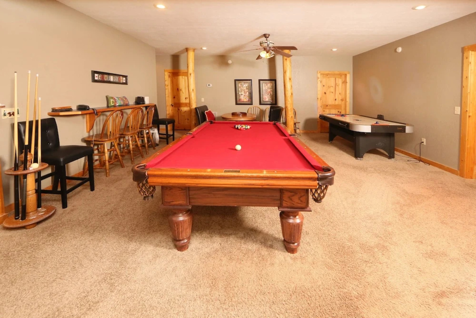 Black Bear Hideaway - Five Bedroom Cabin