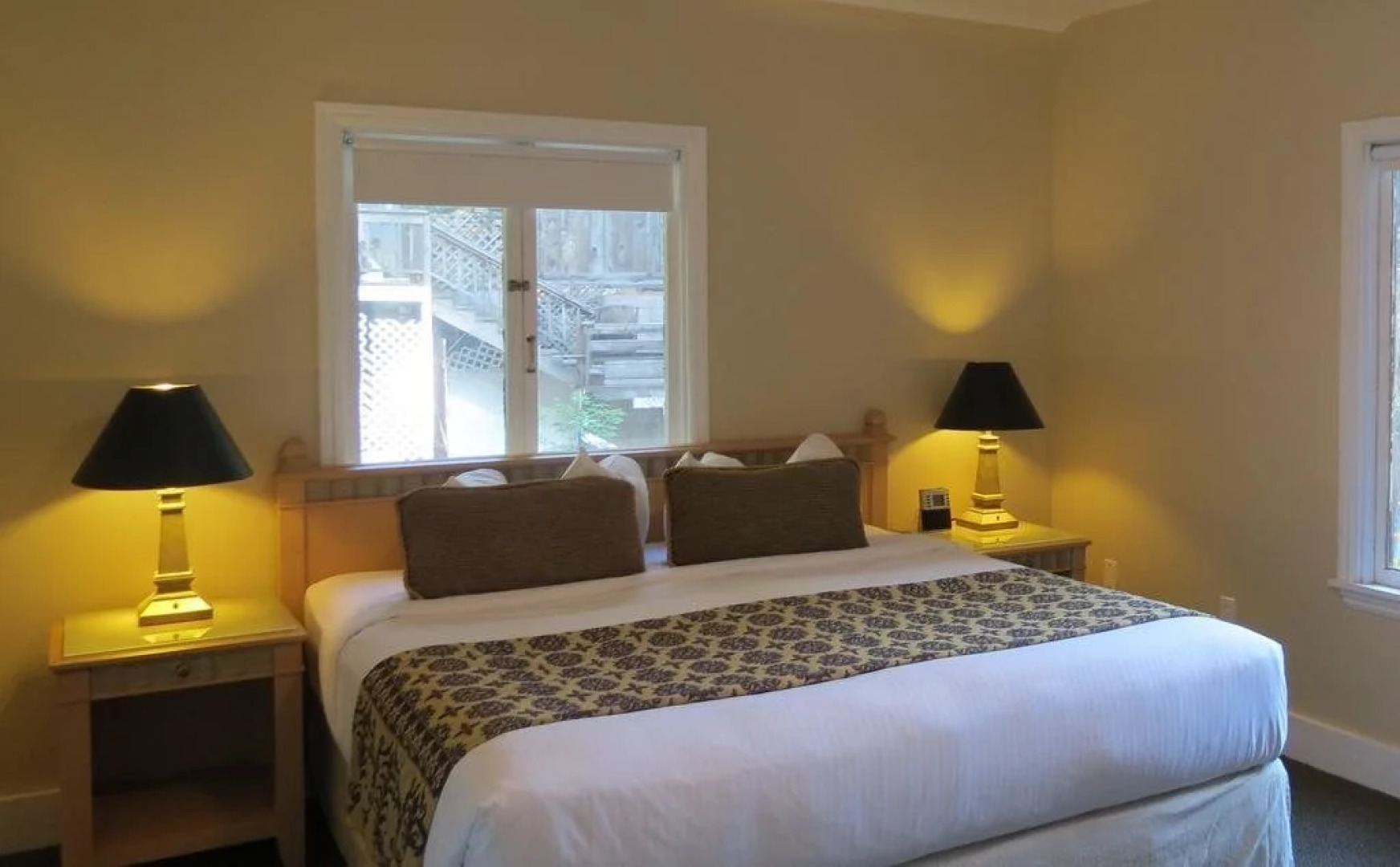 Rio Nido Lodge at the Russian River