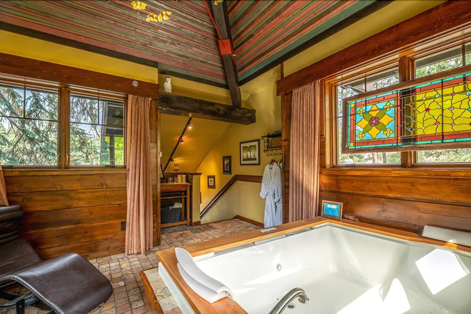 Highland Haven Creekside Inn