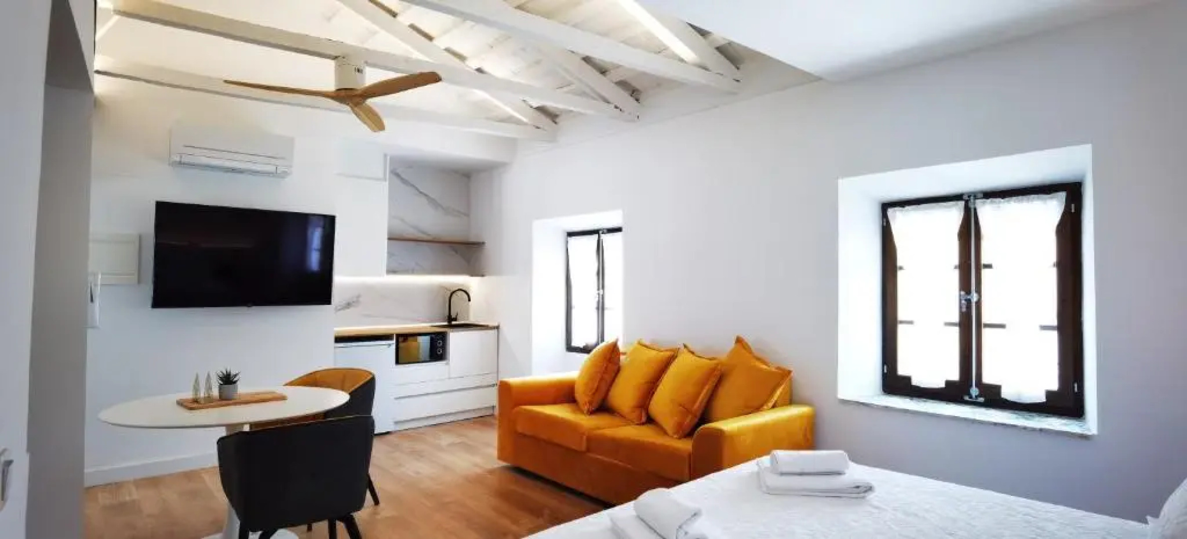 MANZANO PALACE. Habitaciones y Suites 30 m2 en la Plaza Mayor