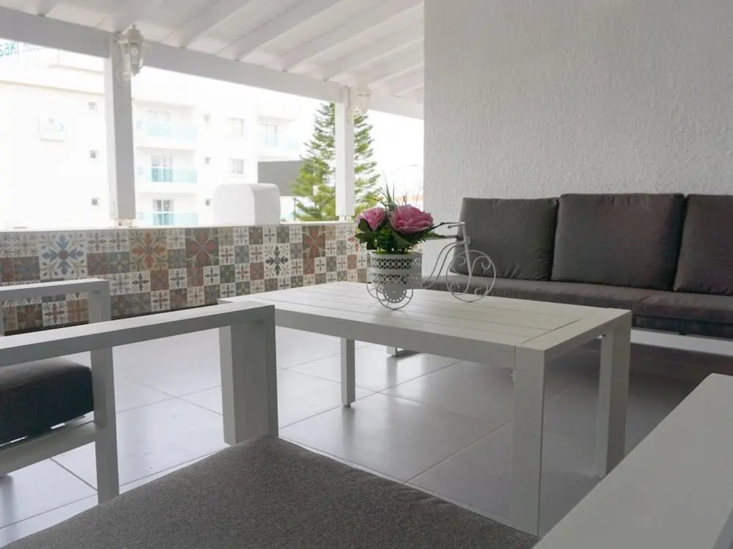 Sonia's Angel House- 300 Meters From the Beach, Newly Renovate Central Apartment