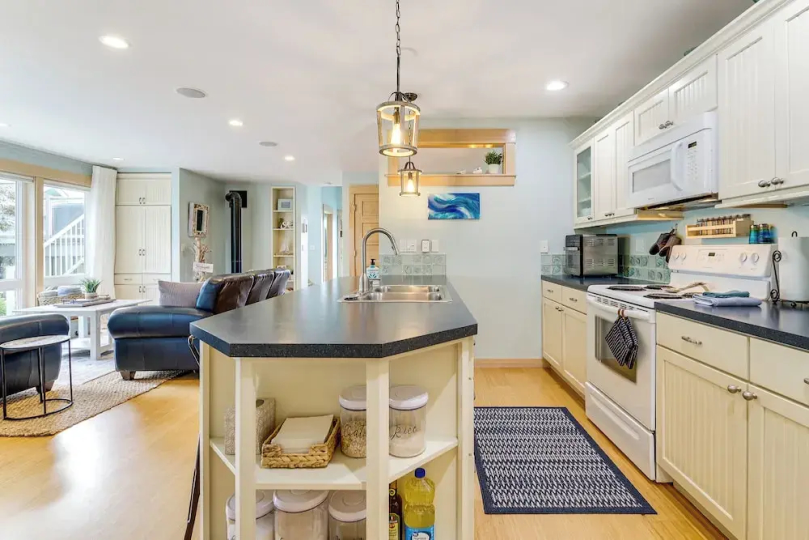 Steps to Beach: Home w/ Hot Tub in Oak Harbor!
