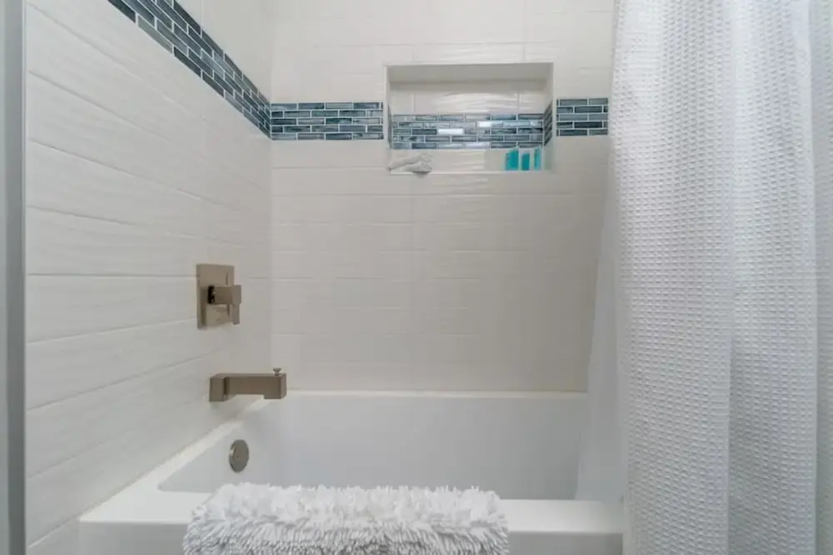 Villa Capri - Waterfront Retreat With Heated Pool