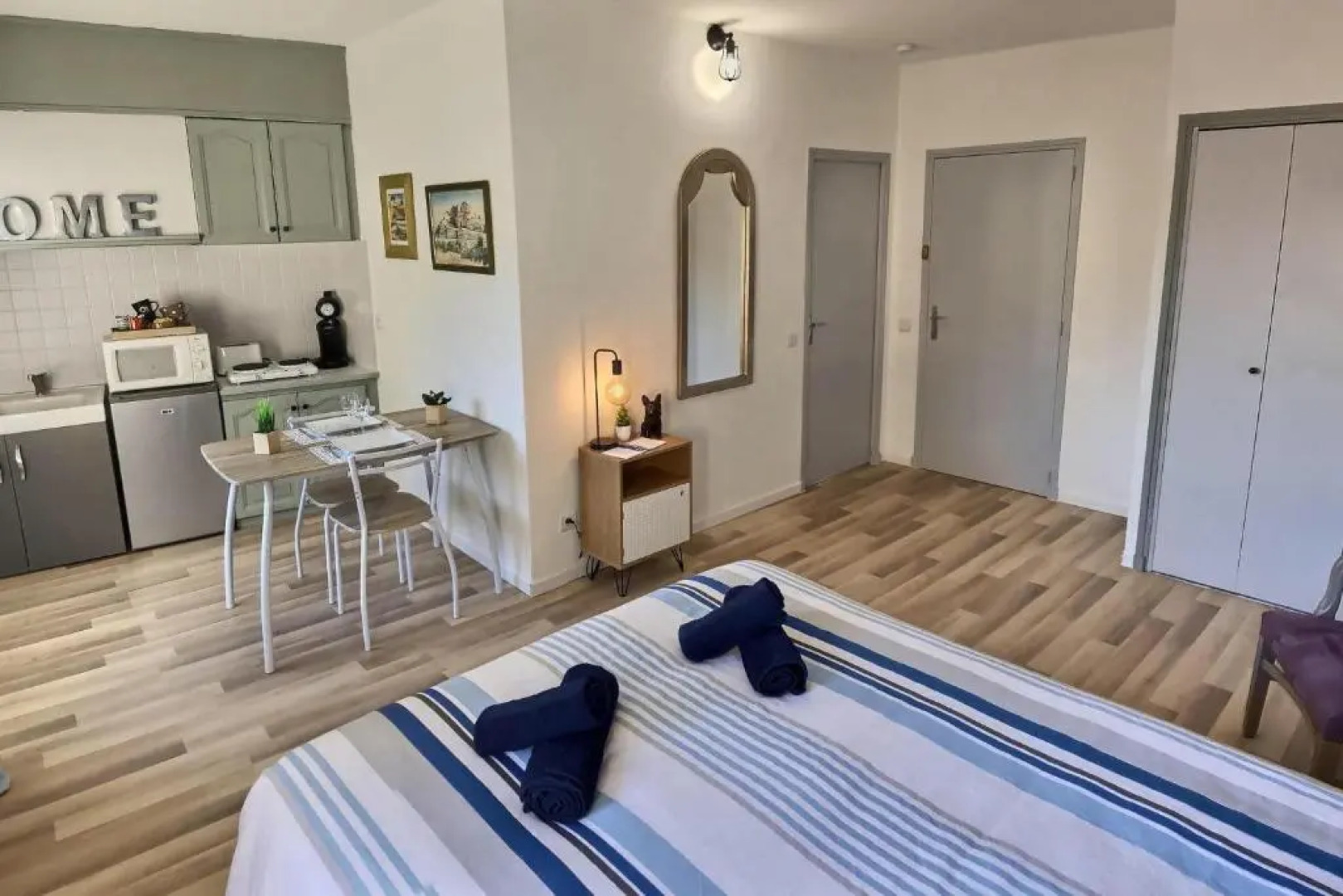 Studio vue sur les toits, lumineux Moustiers #2