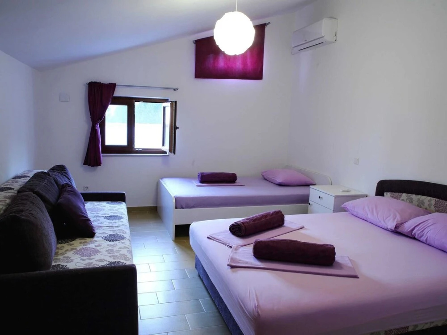 Fantastic Holiday Home With Amazing Garden, Private Pool, Directly on the Beach