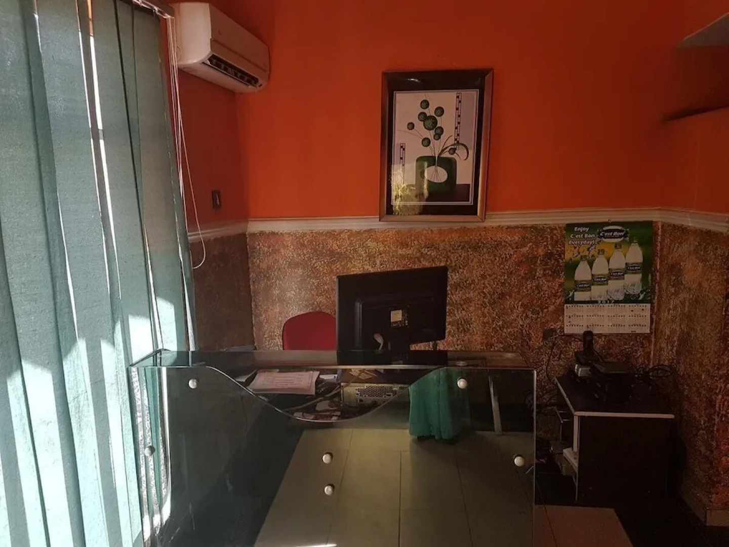 Franzy Suites And Lounge