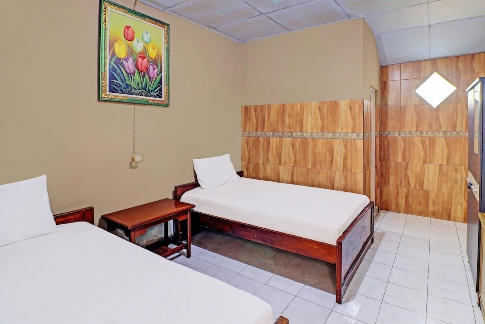 SPOT ON 92028 Hotel Surya Near Pelabuhan Gilimanuk