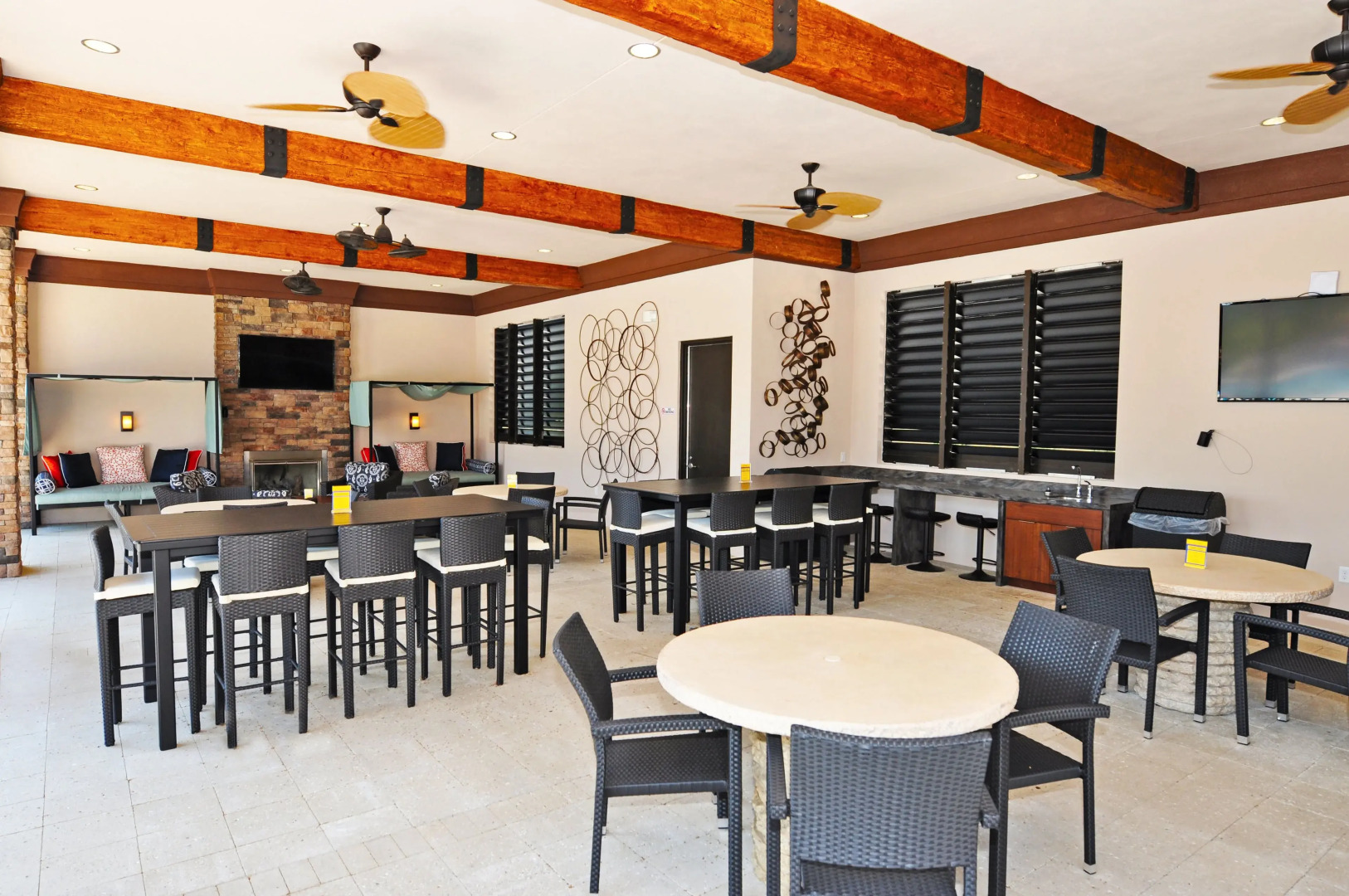 Huge10Bd Spa Gm Pool Solterra-5252OA, Davenport, US