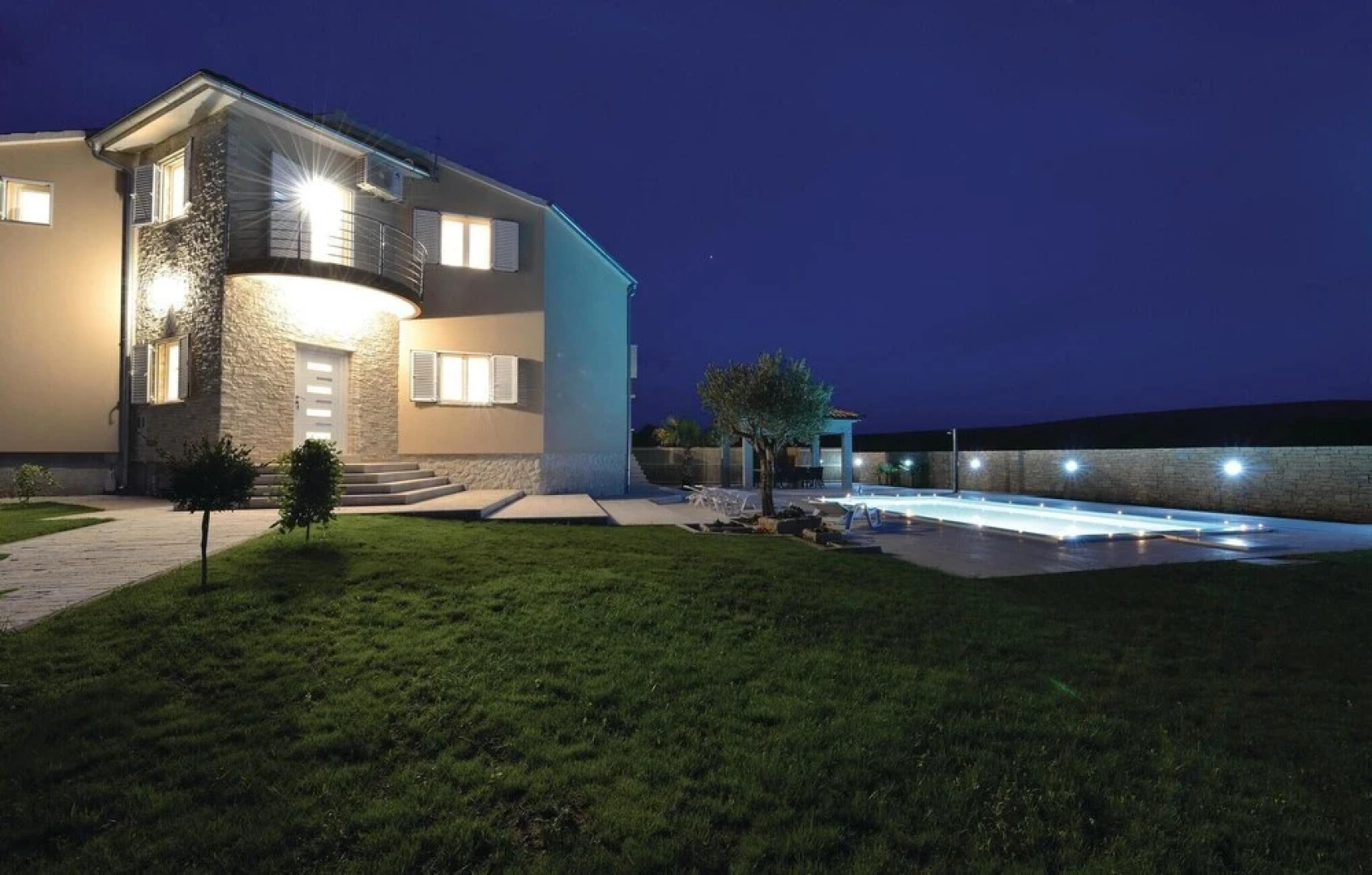 Beautiful Home in Pridraga With Wifi and 5 Bedrooms