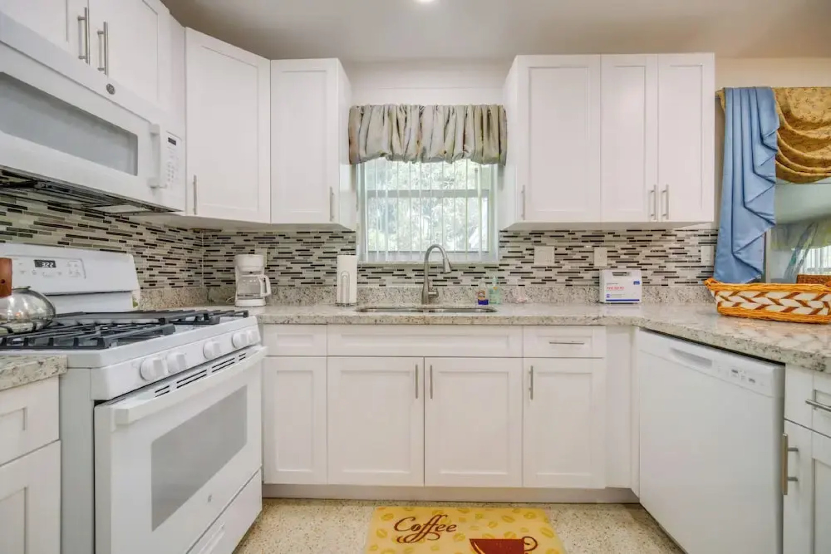 < 3 Mi to Hard Rock Stadium: Miami Home w/ Sunroom