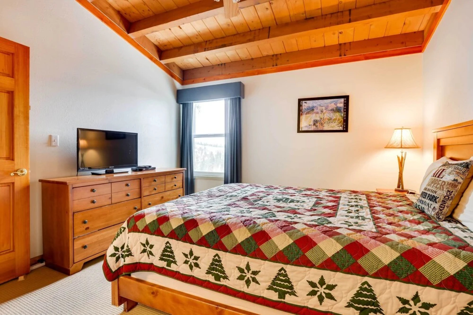 Silverthorne Condo W/pool Access - Shuttle to Town