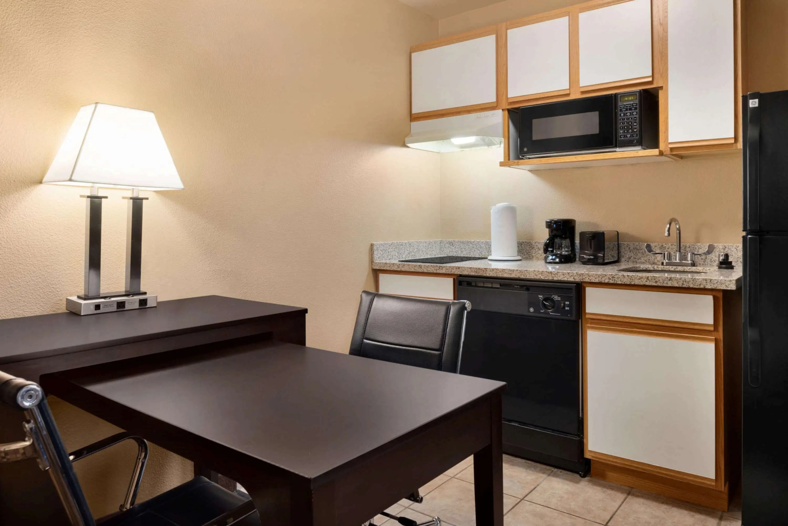 Hawthorn Extended Stay by Wyndham Milwaukee Airport